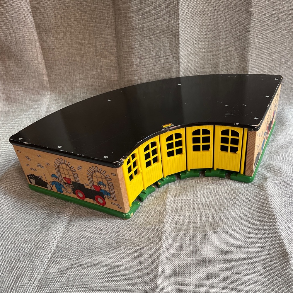 Vintage Brio Wooden Thomas the train The Grand Roundhouse 33456 Sweden 1997